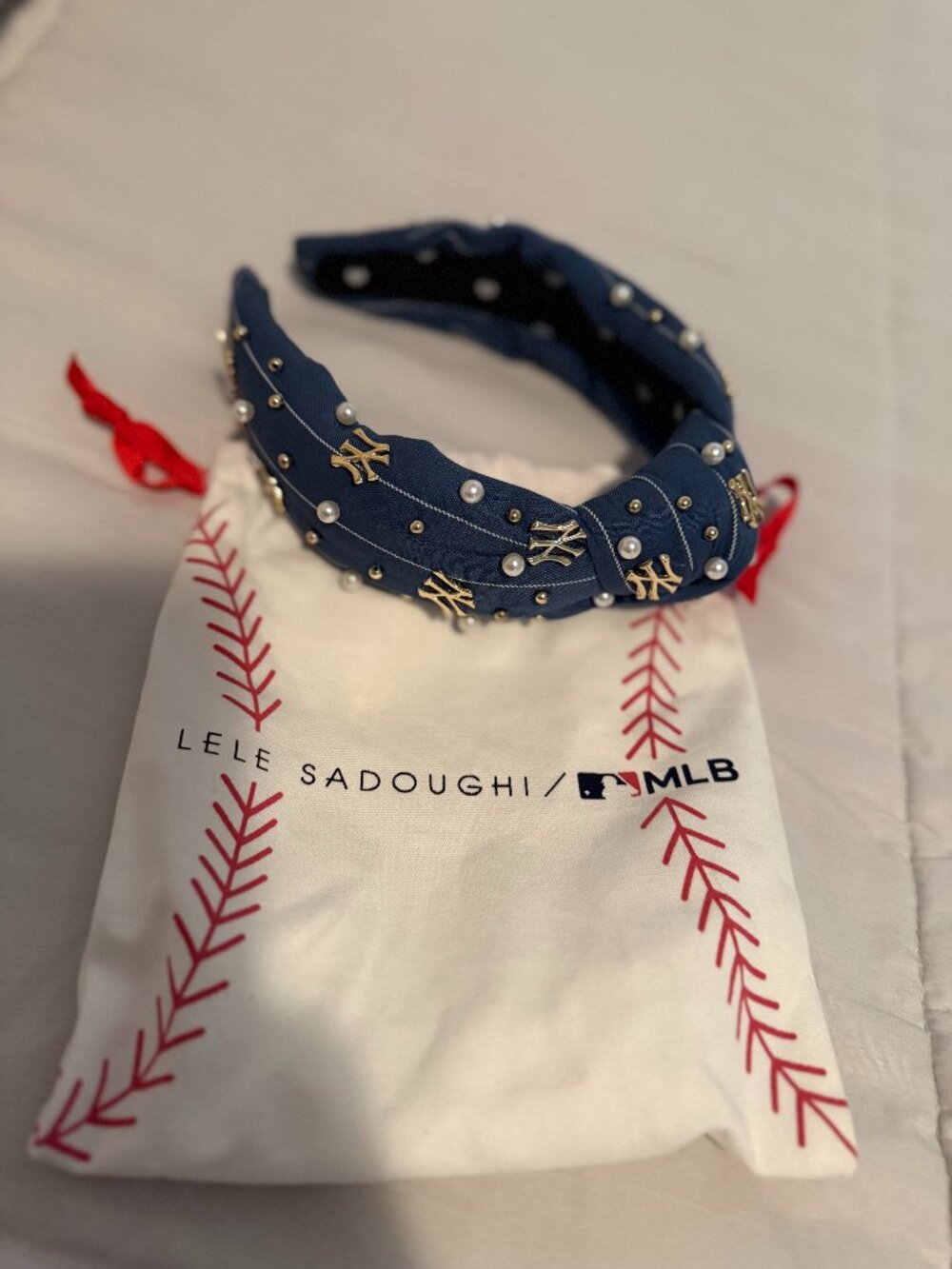 LELE SADOUGHI NY YANKEES KNOTTED HEADBAND